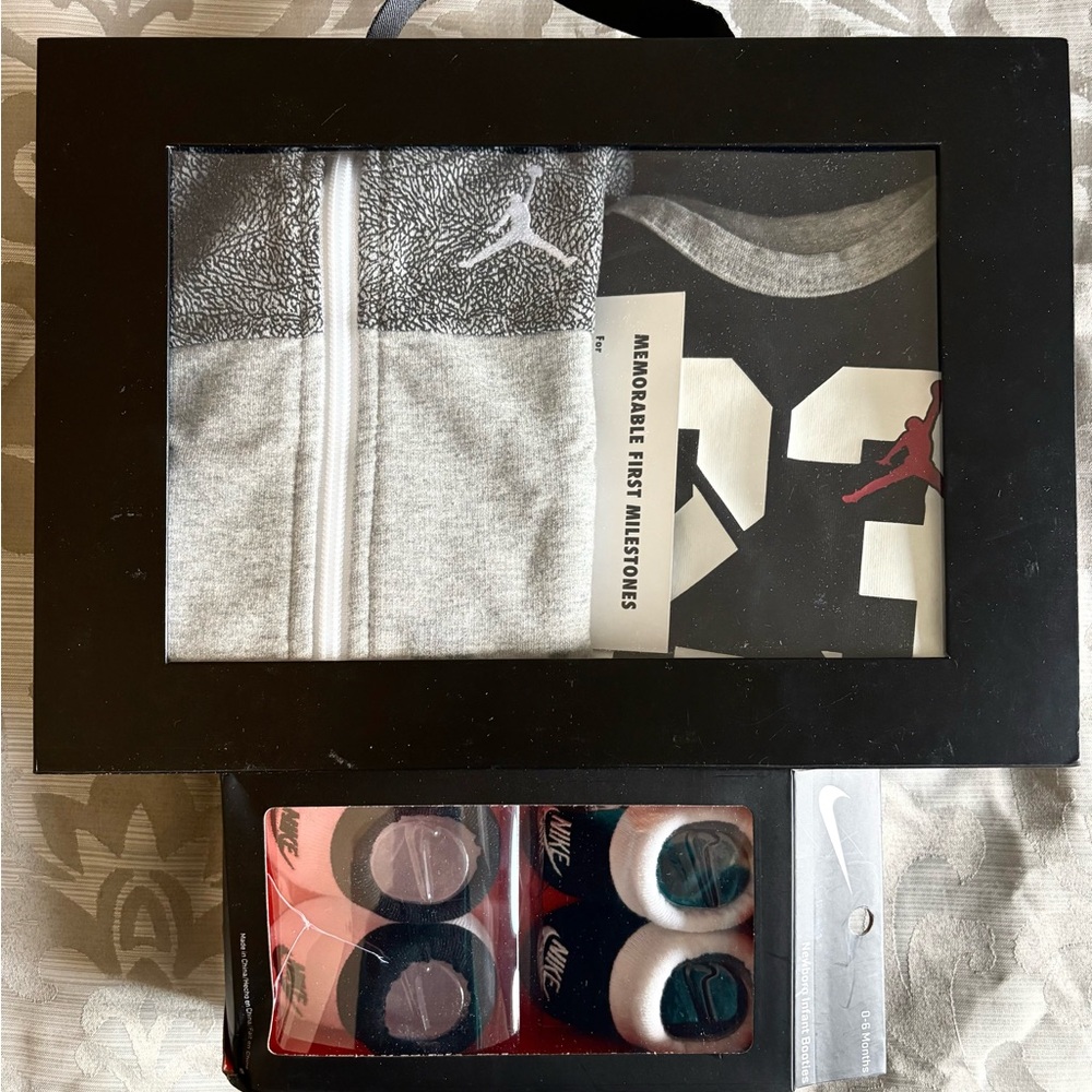 Jordan Infant 5 piece Gift Set - Grey and Black